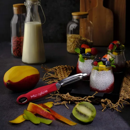 Miniatura 7 de Microplane Pelador giratorio dentado profesional para tomate y kiwi, para uso a mano derecha e izquierda