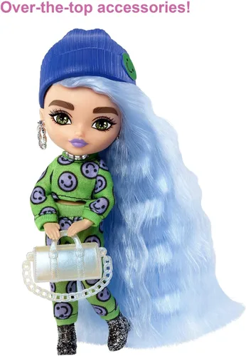 Miniatura 4 de Barbie Extra Minis Doll #3 (14 cm) con traje de moda de 2 piezas con emojis, con soporte para muñeca y accesorios que incluyen gafas de sol y bolso