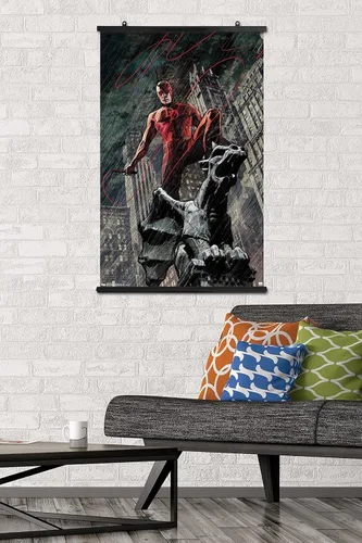 Miniatura 2 de Marvel Comics DaredeVil - Póster de pared de Hell's Kitchen DeVil, 22.4 pulgadas de largo x 14.7 pulgadas de ancho, versión enmarcada de madera