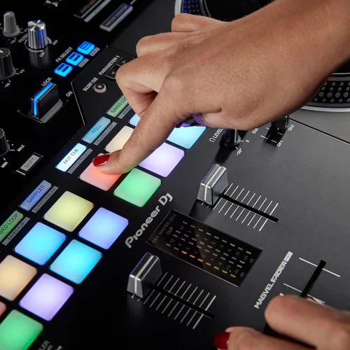 Miniatura 14 de Pioneer DJ DDJ-REV7 Controlador de DJ Serato de 2 decks