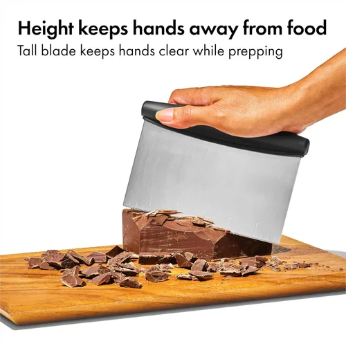 Miniatura 5 de OXO Good Grips Stainless Steel Multi-Purpose Scraper & Chopper, Dough Cutter for Pizza, Bread and Cookie Dough, Multi-Purpose Vegetable Chopper