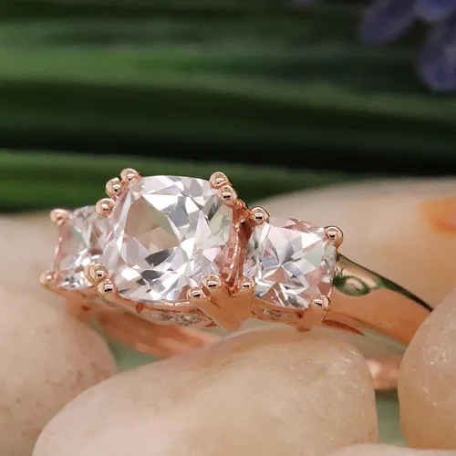 Miniatura 2 de Dazzlingrock Collection Anillo de boda de 3 piedras preciosas creadas en el centro de cojín de 0.04 quilates y diamante blanco natural redondo