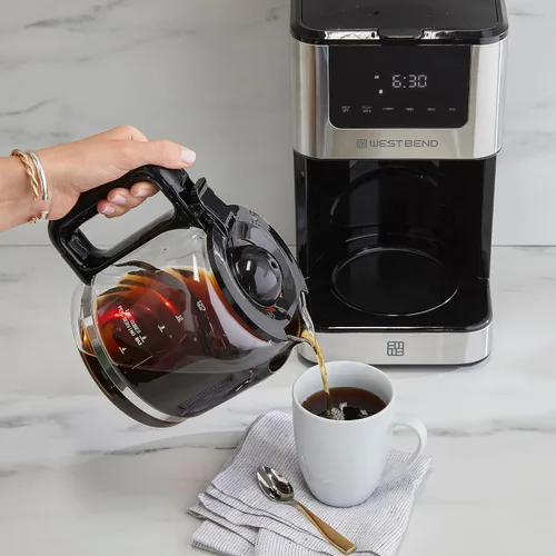 Miniatura 9 de West Bend Cafetera de goteo que prepara caliente o helado, programable con selector de fuerza de preparación, apagado automático y 6 funciones