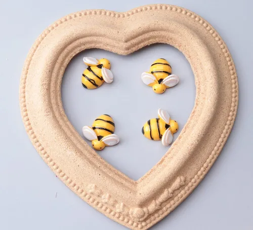 Miniatura 5 de Sowaka 20 piezas de mini adornos de abeja diminutos de resina plana para el cabello, clip de bricolaje, proyectos de arte, suministros de decoración