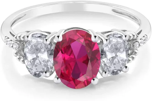 Miniatura 2 de Gem Stone King Anillo de compromiso de 3 piedras con topacio blanco rubí y diamante de oro blanco de 10 quilates ovalado de 220 quilates disponible