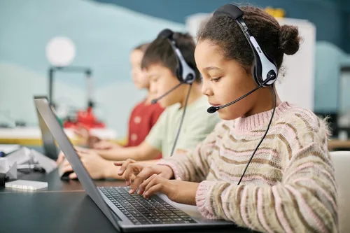 Miniatura 8 de Avid Auriculares AE-36 en blanco con micrófono de pluma ajustable para escuela, aula, educación, pruebas y evaluación