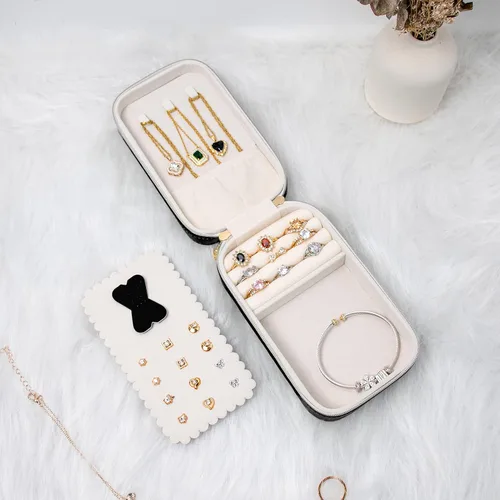 Miniatura 6 de SANQIANWAN Pequeña caja organizadora de viaje de joyería con estuche portátil de piel sintética para collares, anillos, aretes, diseño de borlas