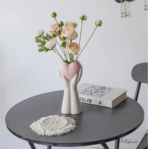 Jarrón creativo de corazón de mano, jarrón de cerámica blanca de 9 pulgadas de alto, jarrón de cuerpo de arte moderno, florero para decoración del
