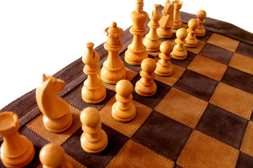 Miniatura 5 de StonKraft - Tablero de ajedrez de cuero genuino de tamaño grande de 19 x 19 pulgadas Ajedrez de torneo enrollable Marrón gamuza Gamuza marrón