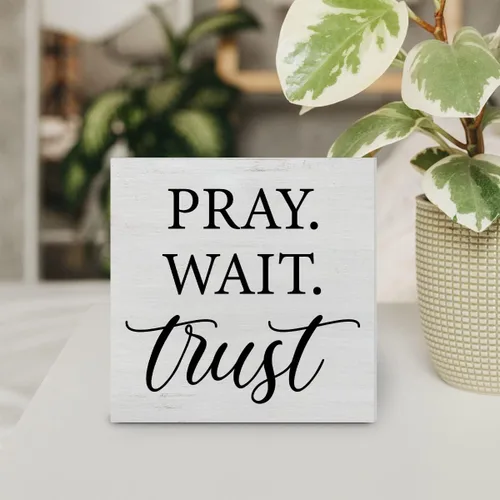 Miniatura 4 de Inspiration - Cartel de madera cristiana para decoración de escritorio, con texto en inglés "Pray Wait Trust", caja de madera rústica