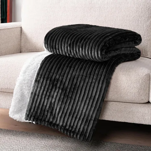 Miniatura 4 de PAVILIA Manta negra de forro polar Sherpa para sofá, manta suave y mullida, manta Sherpa de franela esponjosa para sofá, cálida manta de invierno