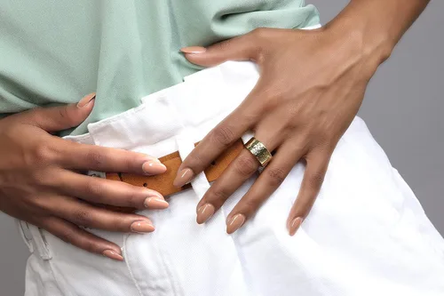 Miniatura 6 de Anillo martillado de oro personalizable para mujer, banda texturizada para moda, boda y compromiso, joyería apilable hecha a mano