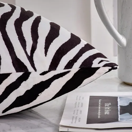 Miniatura 4 de MERRYLIFE Paquete de 4 fundas de almohada suaves de 18 x 18 pulgadas, fundas de almohada cuadradas decorativas de terciopelo con estampado de cebra
