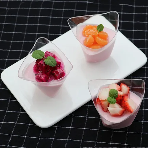 Miniatura 6 de Tosnail Paquete de 50 vasos triangulares de postre de 4 onzas, vasos desechables de plástico con 50 cucharas de postre de plástico