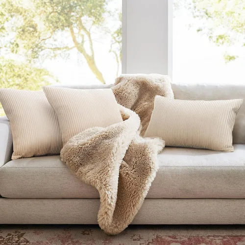 Miniatura 4 de YCOLL Juego de 2 fundas de almohada beige de 18 x 18 pulgadas, patrón de rayas de terciopelo, almohadas suaves para decoración del hogar, fundas