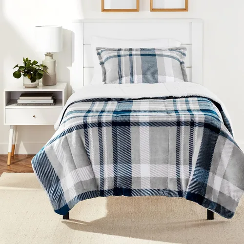 Miniatura 28 de Amazon Basics Juego de ropa de cama de 3 piezas, Sherpa de micromink, ultrasuave, edredón cálido para todas las estaciones, tamaño King, azul Azul
