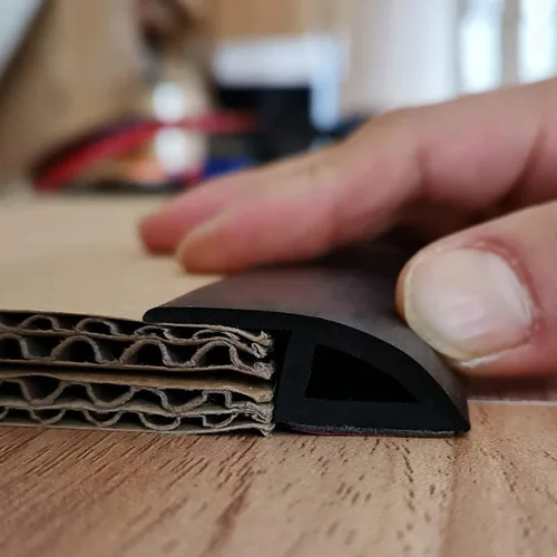 Tira de transición de umbral de PVC, tira ligera para bordes para alfombras/azulejos de madera, incluye tiras autoadhesivas (negro)