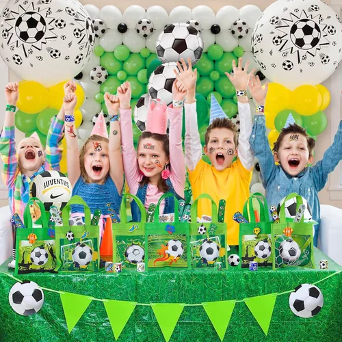 Miniatura 7 de Winrayk Juego de 12 regalos de fiesta de fútbol para niños, suministros de cumpleaños deportivos, bolsas de regalo no tejidas, pulsera de palmada