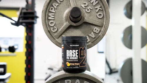 Miniatura 4 de NutraBio Base Pre-Entrenamiento Polvo 200mg Cafeína, Energía Sostenible, Enfoque, Resistencia, Bomba, Sin Azúcar Preentrenamiento Limpio
