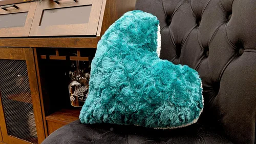 Miniatura 7 de DaDa Bedding Almohada de piel sintética con forma de corazón de ensueño hecha a mano, cojín de lujo verde esmeralda de la suerte con inserto cosido