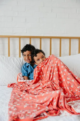 Miniatura 8 de Copper Pearl Manta de bebé jumbo de 3 capas: edredones suaves para niños y niñas Transpirable, acogedora manta para niños pequeños Edredón
