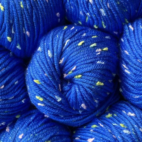 Miniatura 30 de Tweed Twinkles - Hilo acrílico suave con motas para bebé, 8 madejas, 696 yardas/14.11 onzas, peinado ligero (3), lavable a máquina (rojo manzana)
