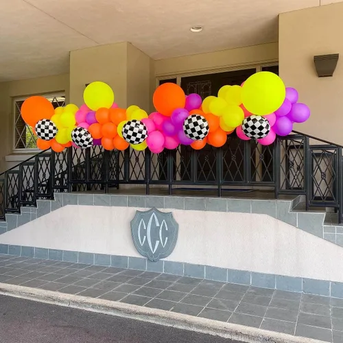 Miniatura 5 de Paquete de 12 globos de carreras a cuadros de 18 pulgadas, globos de aluminio de helio de Mylar a cuadros blancos y negros para fiestas temáticas