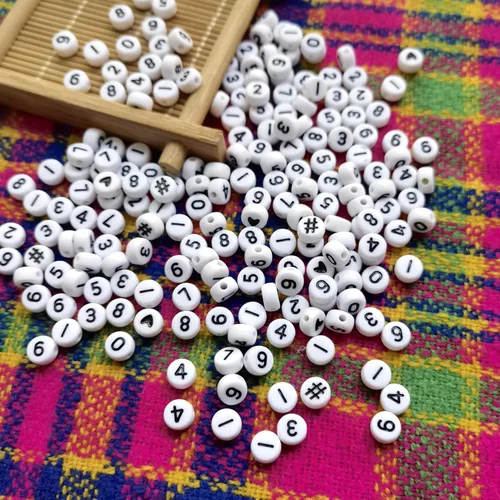 Miniatura 5 de Amaney - 600 cuentas acrílicas blancas de números 0-9, símbolo # corazón con caja de almacenamiento, 0.276 x 0.157 in En caja blanca