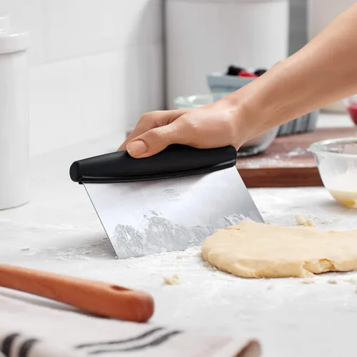 Miniatura 8 de OXO Good Grips Stainless Steel Multi-Purpose Scraper & Chopper, Dough Cutter for Pizza, Bread and Cookie Dough, Multi-Purpose Vegetable Chopper