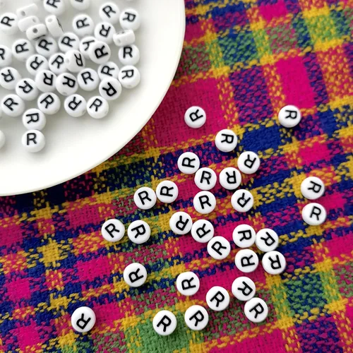 Miniatura 3 de Amaney Cuentas de Letras R 100 piezas 7×4mm (0.28×0.16 pulgadas) Blanco Redondo Acrílico Negro Alfabeto para Fabricación de Joyas
