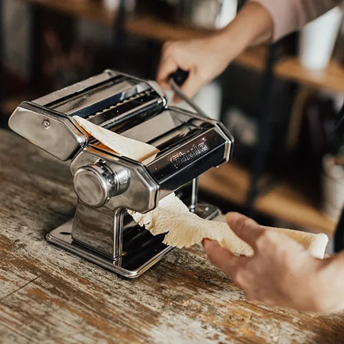 Miniatura 2 de Shule Máquina para hacer pastas manuales de acero inoxidable, incluye rodillo de pasta, cortador, manivela y 7 ajustes de grosor ajustables Plateado