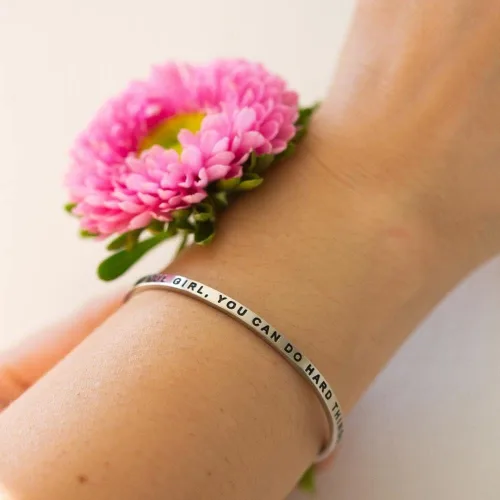 Miniatura 5 de MantraBand Pulseras Pulsera de mantra ajustable grabada inspiradora Color plateado Regalos para mujeres