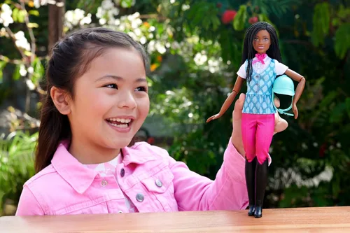 Miniatura 2 de Muñeca “Brooklyn” de Barbie y accesorios de Barbie Misterios: La Gran Persecución de Caballos, incluye muñeca de moda, atuendo de equitación