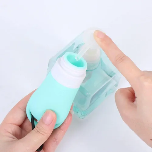 Miniatura 5 de HomeSoGood 3 tubos de viaje de silicona a prueba de fugas recargables con gancho para llavero para artículos de tocador cosméticos, champú, botella