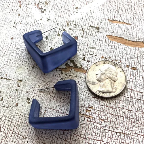 Miniatura 7 de Pendientes de aro cuadrados geométricos de Lucite esmerilado azul mezclilla