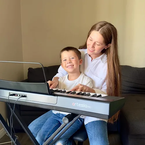 Miniatura 9 de Artesia Teclado de piano digital portátil de 61 teclas con teclas semipesadas de tamaño completo, paquete para principiantes con pedal de sustain