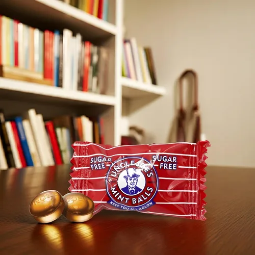 Miniatura 4 de Uncle Joe's Bolas de menta sin azúcar Latas de caramelo duro británico Cocidas a mano en fuego abierto Sin gluten y vegano Envueltas