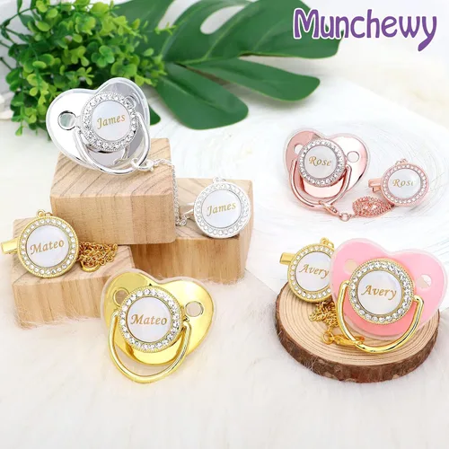Miniatura 4 de Chupete personalizado con nombre, juego de clip para chupete dorado brillante con caja de regalo, tarjeta de felicitación, lujoso chupete de cristal