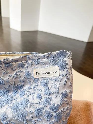 Miniatura 8 de The Summer Swan Bolsa de cosméticos florales Bolsa de maquillaje estética grande para artículos personales de viaje, bolsa de cuidado de la piel