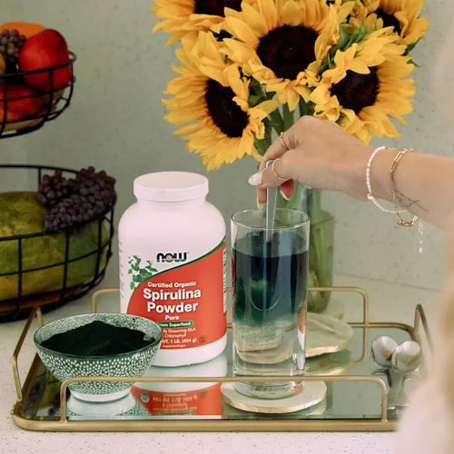 Miniatura 6 de NOW Suplementos, orgánico certificado, polvo de espirulina, rico en betacaroteno (vitamina A) y B-12 con GLA y clorofila naturales, 1 libra