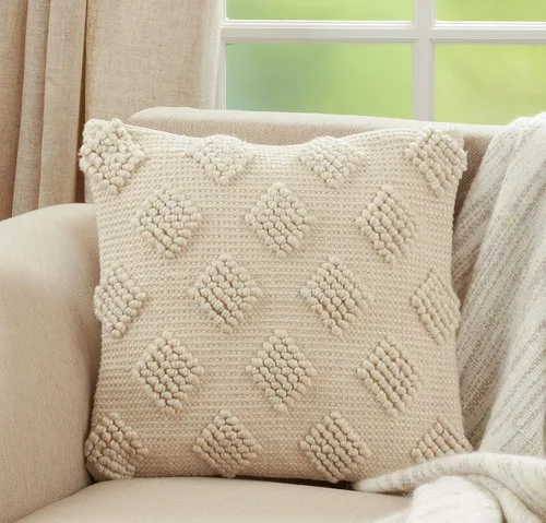 Miniatura 4 de SARO LIFESTYLE Almohada de diamante Pom Pom con relleno de plumón