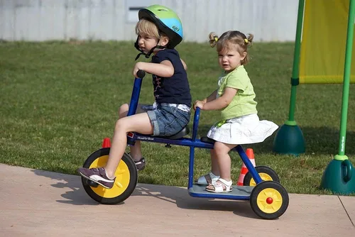 Miniatura 5 de Italtrike Atlantic - Triciclo de doble asiento para exteriores para niños pequeños y niños, ingeniería superior, fuerte y duradero, fácil de montar
