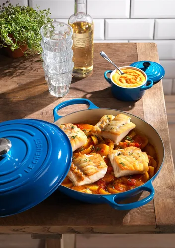 Miniatura 6 de Le Creuset - Cacerola esmaltada de hierro fundido Signature, 5 cuartos, Marsella Marseille