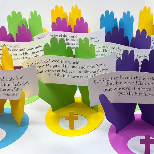 Miniatura 5 de FreshCut Crafts John 3:16 Kit de papel 3-D perforado, 12 coloridas exhibiciones de mesa para niños de 5 años en adelante, perfecto para la escuela