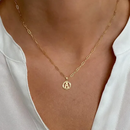 Miniatura 7 de TOBENY Collares con inicial de oro para mujeres y niñas, chapado en oro de 14 quilates, delicado collar de cadena de clip en capas, colgante