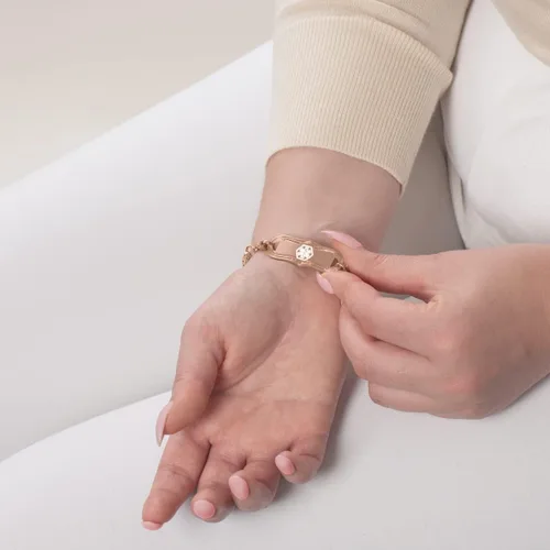 Miniatura 6 de Lauren's Hope Pulseras de alerta médica con corazón de cristal de oro rosa para mujer, pulsera de identificación médica grabada, pulsera de cadena