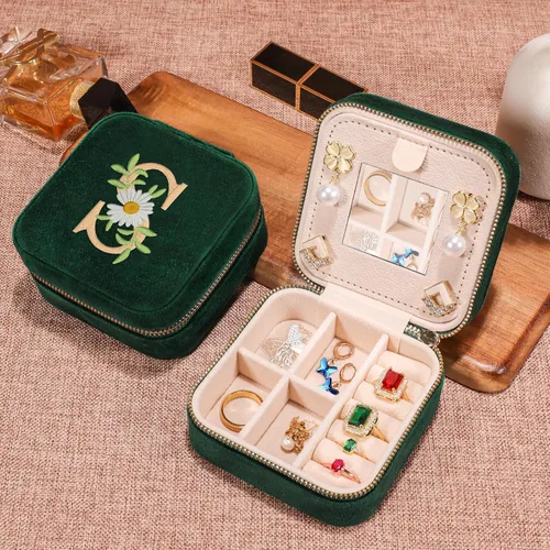 Miniatura 3 de GSPY Joyero de viaje, joyero de terciopelo con inicial, regalos personalizados para mujeres, joyero de viaje pequeño, organizador de joyas, regalos