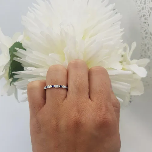 Miniatura 6 de Anillo apilable redondo de oro de 10 quilates con zafiro azul y diamante blanco para mujer