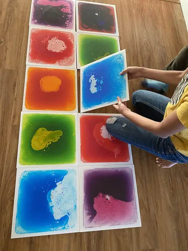 Miniatura 8 de Azulejos sensoriales para suelo, paquete de 4 (11.8 x 11.8 pulgadas cada uno), tapete de juego de azulejos líquidos coloridos para niños