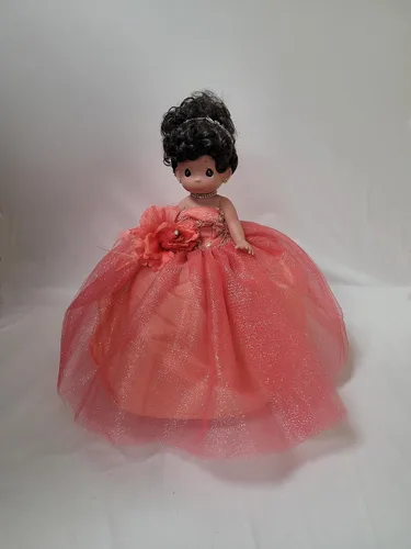 KINNEX COLLECTIONS SINCE 1997 Muñeca de centro de mesa de quinceañera de 17 pulgadas - Vestido de tul, decoración de mesa y recuerdo Mis Quince Años